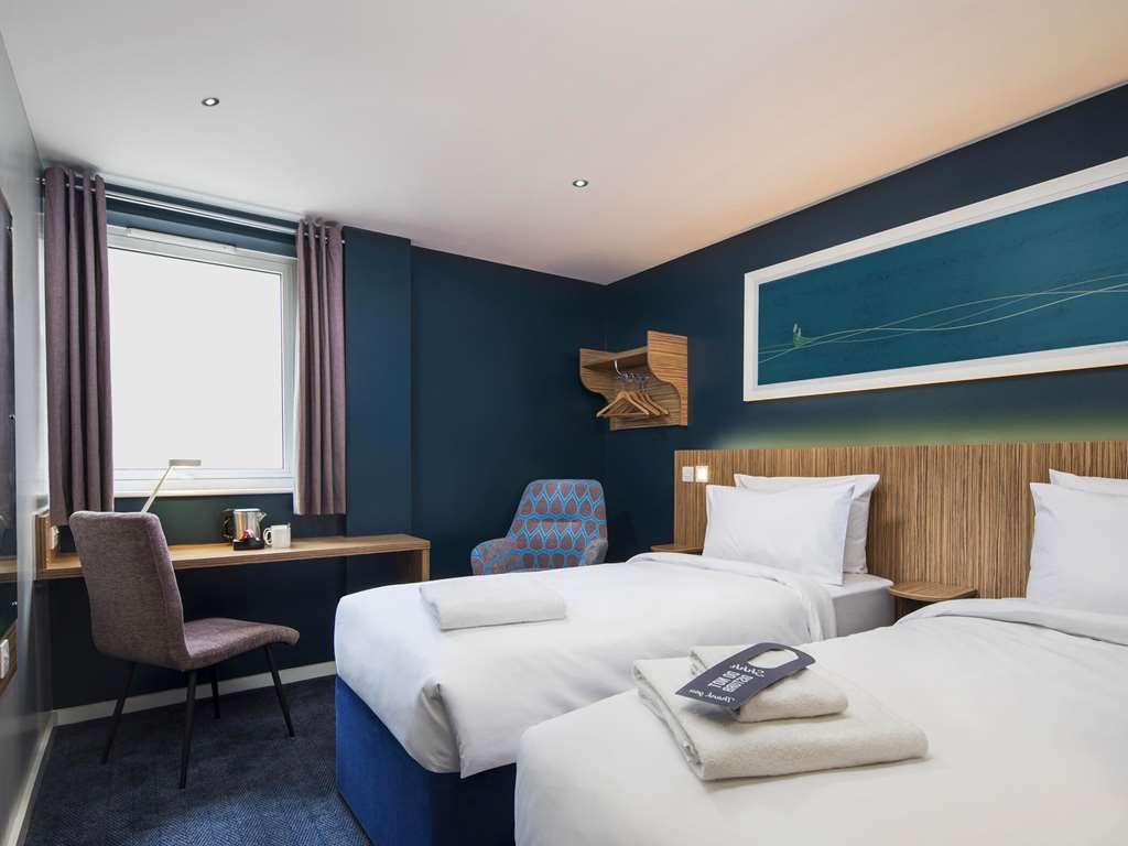Travelodge Cardiff Whitchurch Room photo