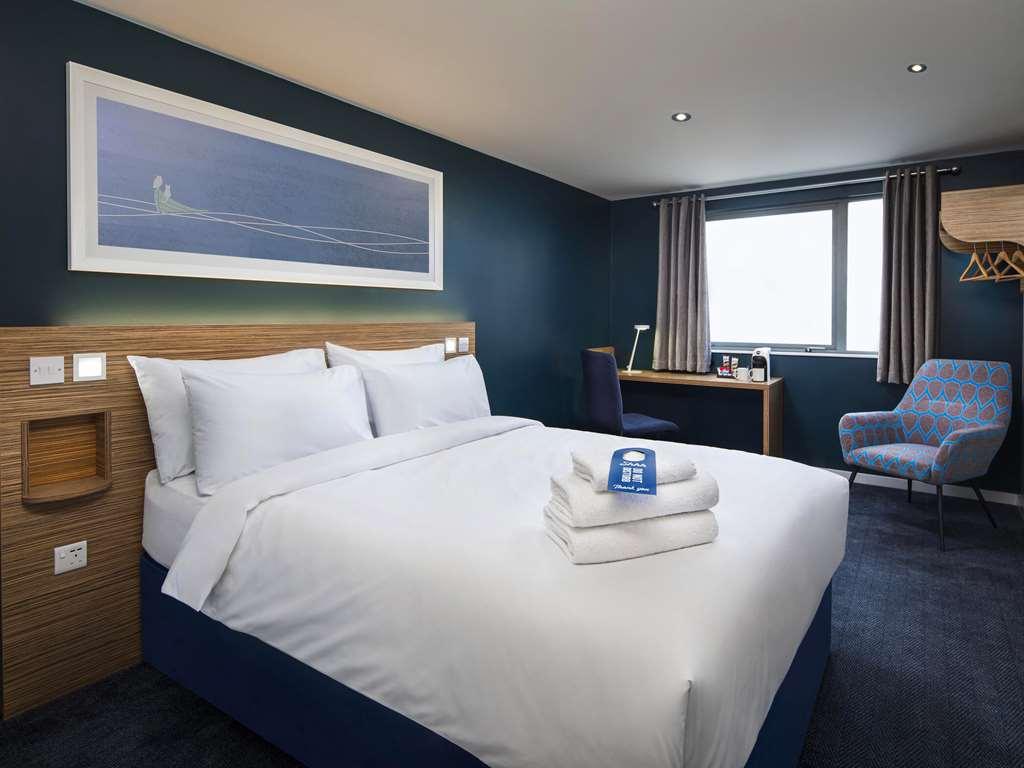 Travelodge Cardiff Whitchurch Room photo