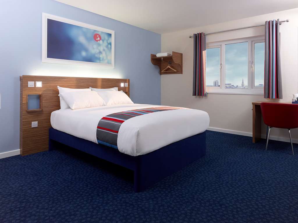 Travelodge Cardiff Whitchurch Room photo