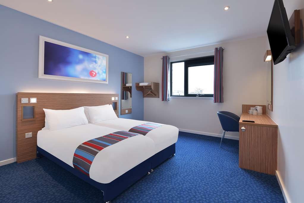 Travelodge Cardiff Whitchurch Room photo