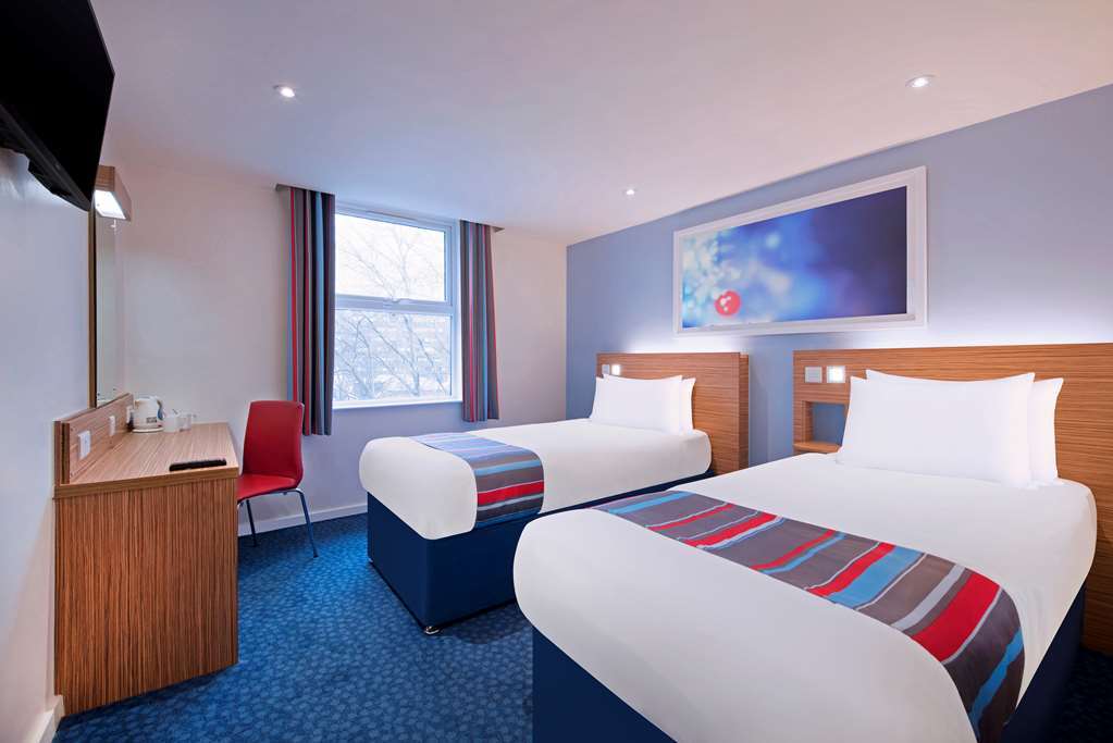 Travelodge Cardiff Whitchurch Room photo