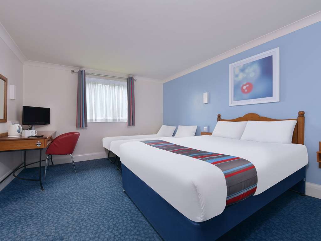 Travelodge Cardiff Whitchurch Room photo